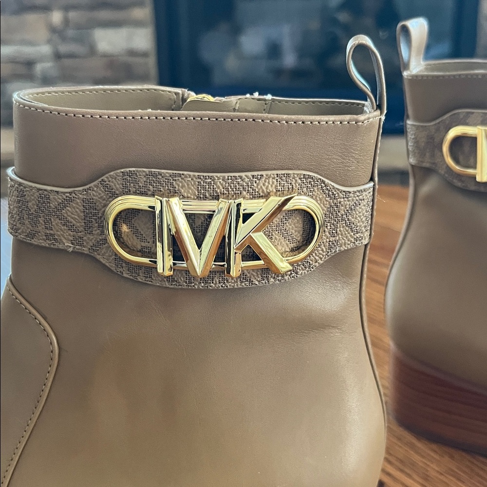 Michael Kors Women's Leather Parker Ankle Booties with Block Heel Size 8.5 - Picture 8 of 8